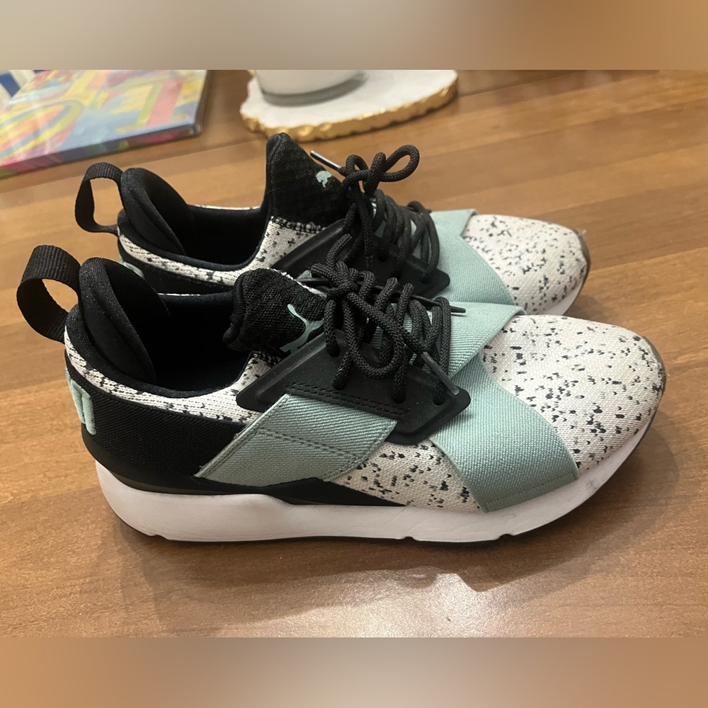 Puma Women’s sneakers size 6